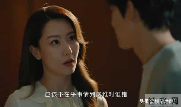 别再尬演“白月光”了!笑容僵硬、声音沙哑,这也能迷倒男人?