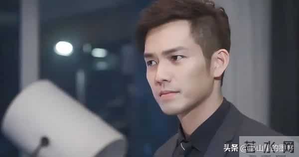 收手吧钟汉良,眼窝塌陷、脸肿不平,谁要看50岁中老年谈恋爱?