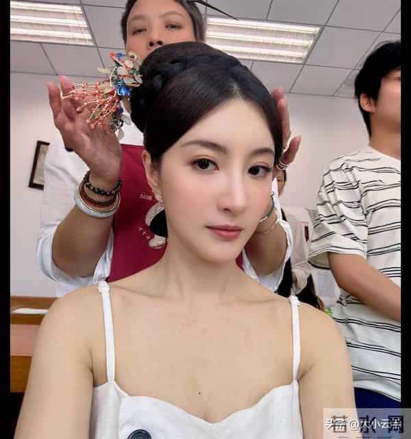 林夏薇初次挑战清装打扮散发韵味,网民盛赞古典造型令人惊艳