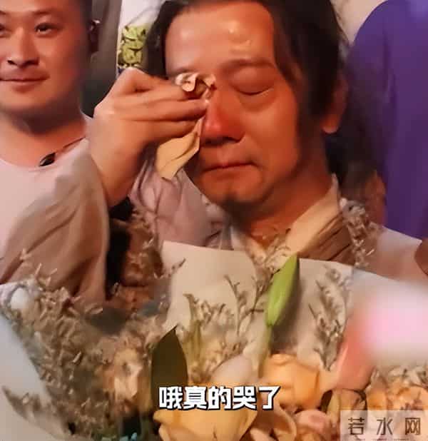 费鸡师太聪明，避开主持人刻意引导，说第一部和其他人不熟不说话