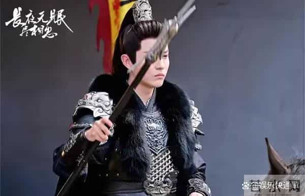 爱奇艺新播《长夜无眠尽相思》死而复生+三角虐恋剧情紧凑不拖沓