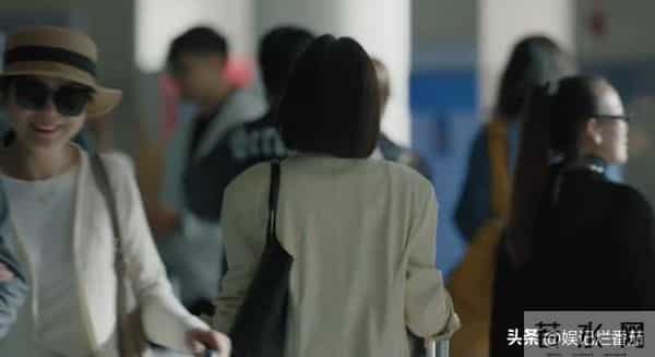 别再尬演“白月光”了!笑容僵硬、声音沙哑,这也能迷倒男人?