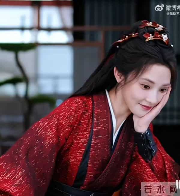 彭小苒弃顶流男主演，转头搭男网红？背后隐情让网友心疼！