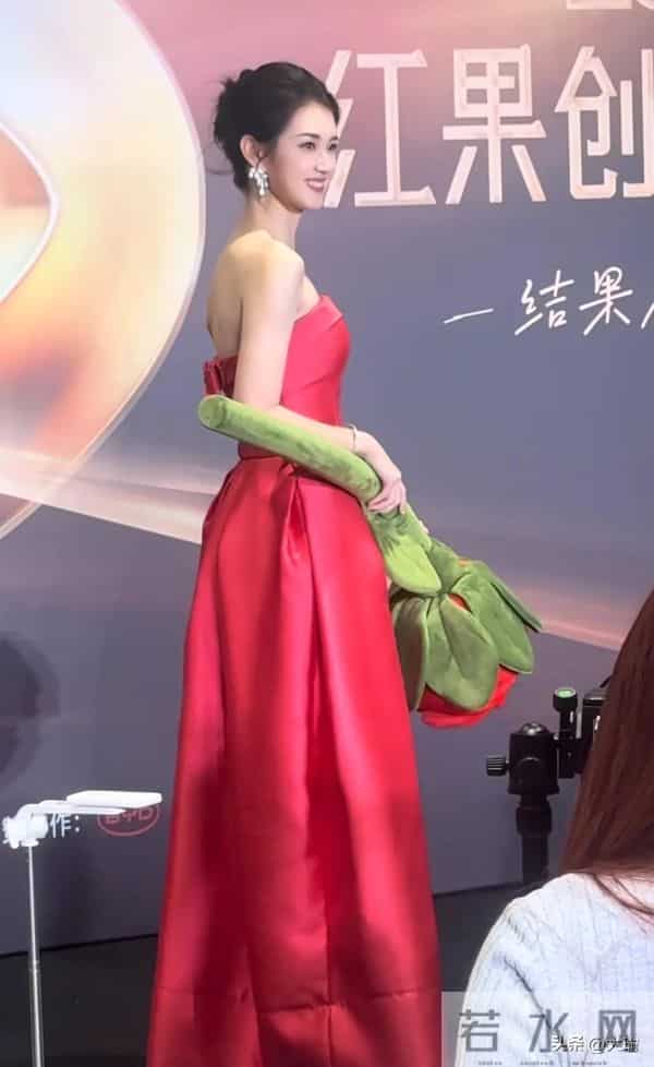 静默革命！当她们还在红毯争C位，95后姑娘已推开饶雪漫的谈判桌