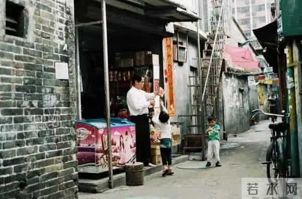 他是电影《戴手铐的旅客》主人公原型，罗瑞卿评价他是：破案专家