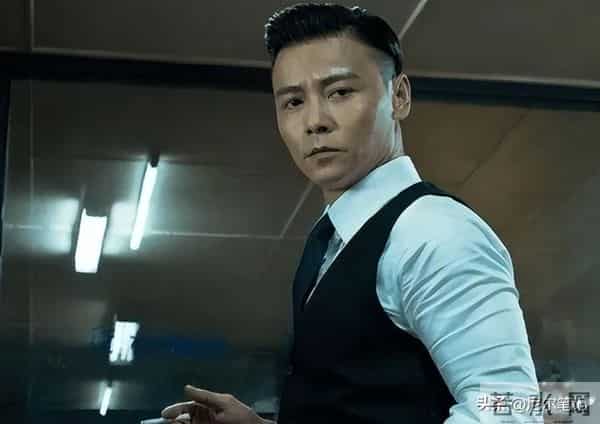 35岁成毅拍打戏受伤,腰部受重击后脑勺撞地,张晋的教训他没看懂