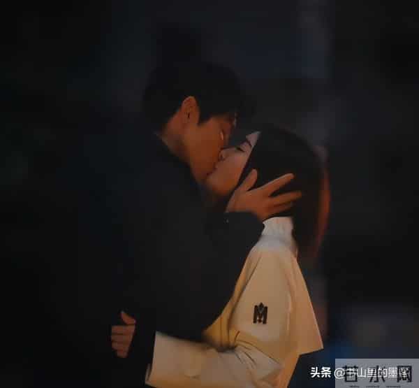 收手吧钟汉良,眼窝塌陷、脸肿不平,谁要看50岁中老年谈恋爱?