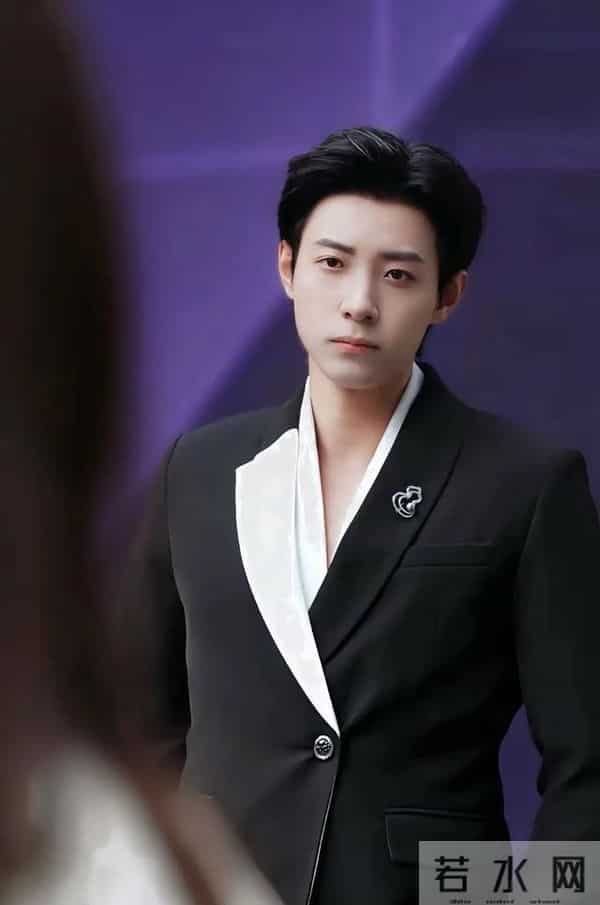 马小宇新剧爆火开播！首日热度8411万，一举登顶红果三大榜单TOP1