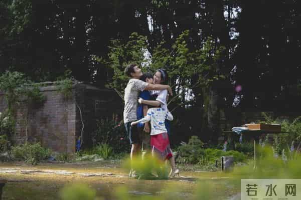 失业中产变笨拙杀手？《无可奈何》笑完只剩一身冷汗