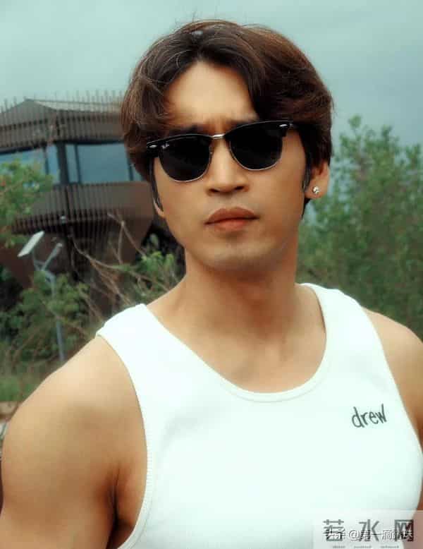 《大生意人》他意外爆火!导演转演员成反派专业户,还是肌肉型男