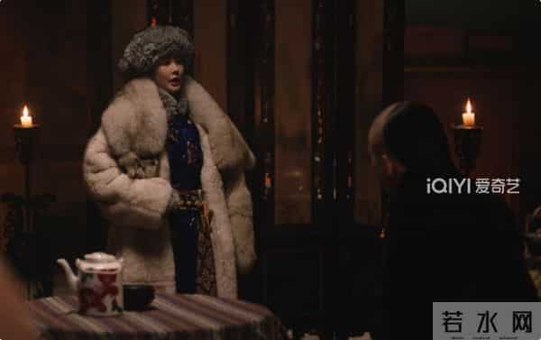 出场就惊艳观众!李纯凭《大生意人》出圈,37岁状态如少女