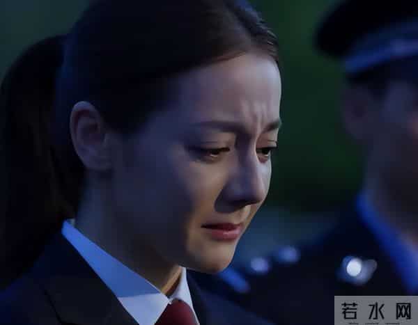 路人的镜头好真实，33岁迪丽热巴最新状态：面相变了跟换了魂一样