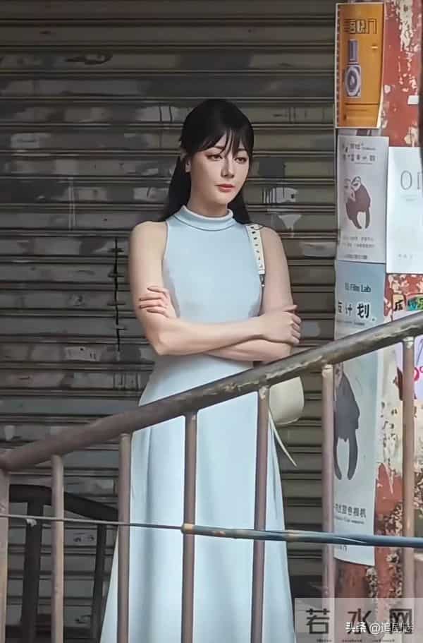 才播1集,热度破5000,迪丽热巴令观众成功入坑,一人饰两角