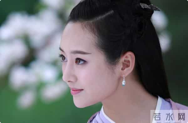 出场就惊艳观众!李纯凭《大生意人》出圈,37岁状态如少女