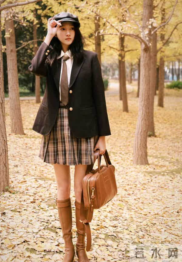 关晓彤《烟花少年》表现让人期待，腿长身材完美，演技功底扎实