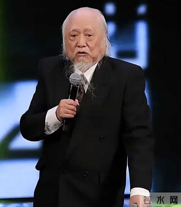 香港最富有的导演，赚了钱就买楼，和古龙是知己，娶南红恩爱一生