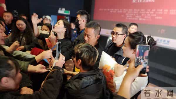 快讯 刘力鸣张涵予田海容等携《我的世界没有我》成都首映 获好口碑