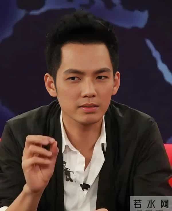 收手吧钟汉良!50岁演偶像剧被群嘲,满脸褶子强扮少年太辣眼!