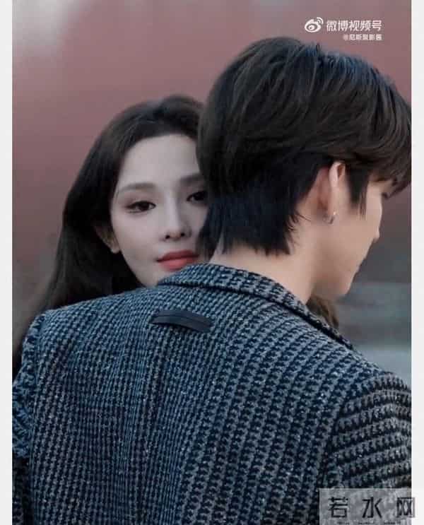 彭小苒弃顶流男主演，转头搭男网红？背后隐情让网友心疼！