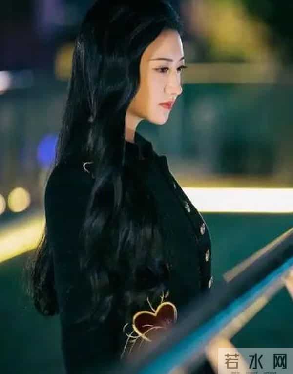 41岁靠《枭起青壤》翻红,都说她演技炸裂,我却觉得她演得太敷衍