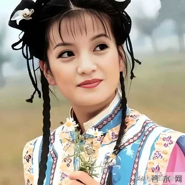 皇阿玛偏爱小燕子，紫薇不受宠成了爬龙床的女人