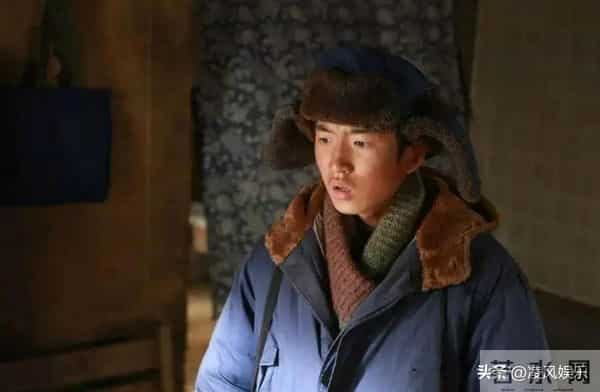 八岁出道,演过50多部剧,包括父母爱情!长相一般但演戏很有意思