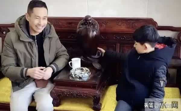 《大生意人》成泰燊演配角抢尽陈晓风头,炼钢工人逆袭国际影帝