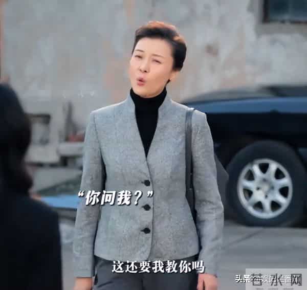 《大生意人》她气场强大，妈妈是第一代经纪人，前男友也在剧中