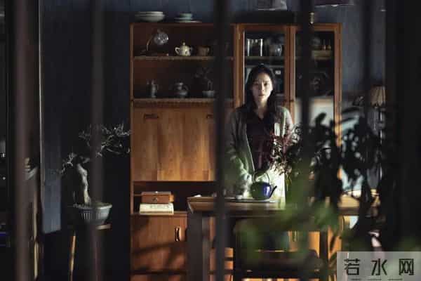 失业中产变笨拙杀手？《无可奈何》笑完只剩一身冷汗