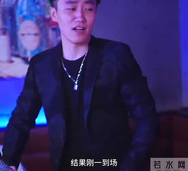 总裁一眼便爱上了女人，虽心中悸动翻涌，却放不下与生俱来...