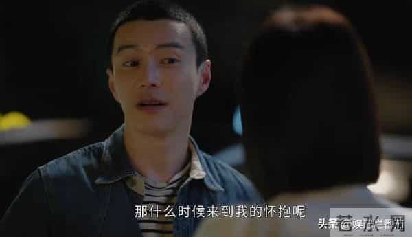 别再尬演“白月光”了!笑容僵硬、声音沙哑,这也能迷倒男人?