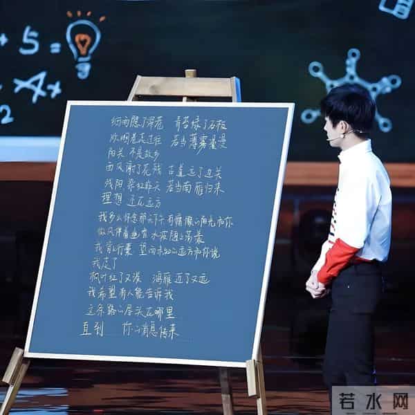 当25岁的易烊千玺捧起金鸡影帝的奖杯时——属于他的电影时代来了