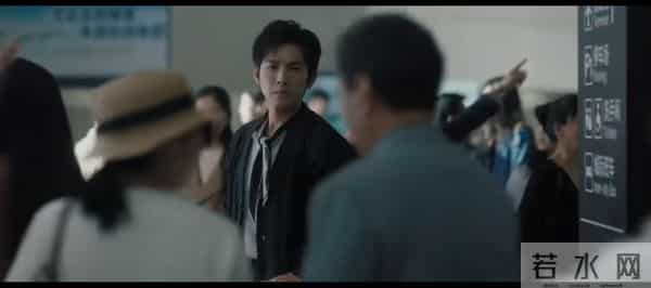 轮到钟汉良受夹板气了