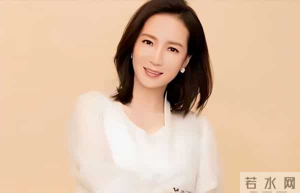 她长得漂亮,演技好,父母却一个瘫痪,一个截肢,丈夫将她宠成宝