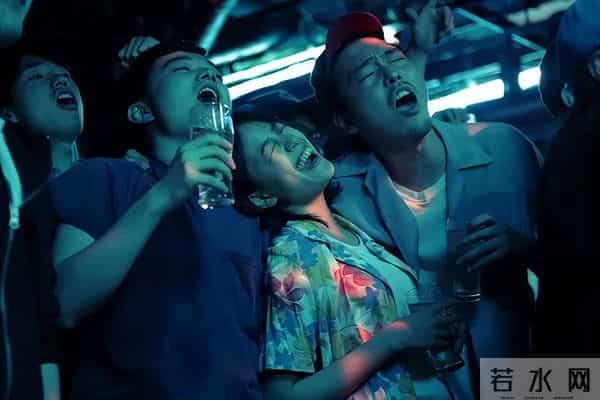 镜头里的迷失感!《你的鸟儿会唱歌》细节拉满