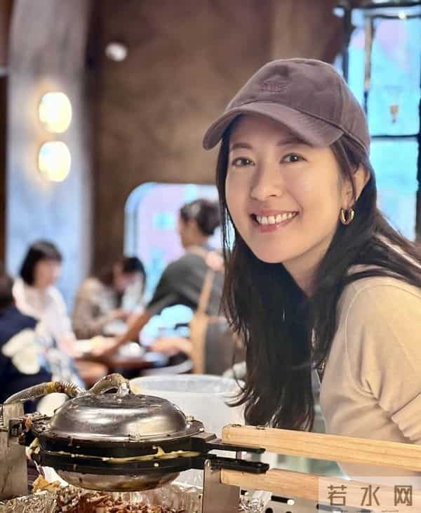 新挑战!44岁TVB视后新剧与23岁女星演母女,自曝有性感演出