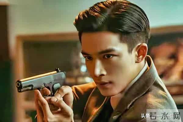 仅播1天，就拿下飙升榜第一！11月最爆黑马刑侦剧来了，开局高能