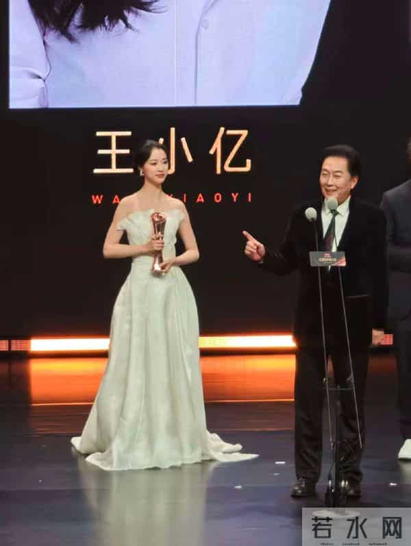 短剧也有“奥斯卡”了!2025红果短剧盛典,老戏骨亲自助阵