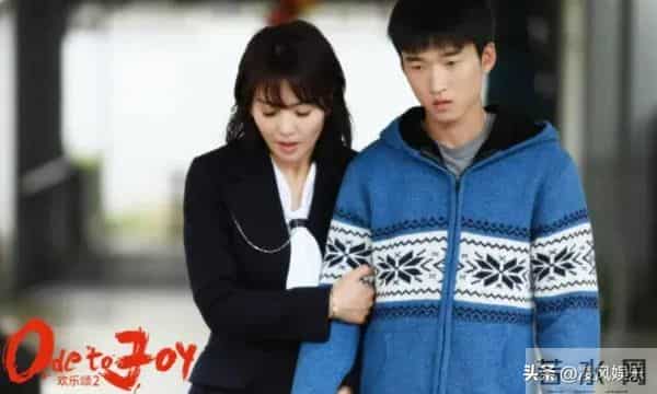 八岁出道,演过50多部剧,包括父母爱情!长相一般但演戏很有意思