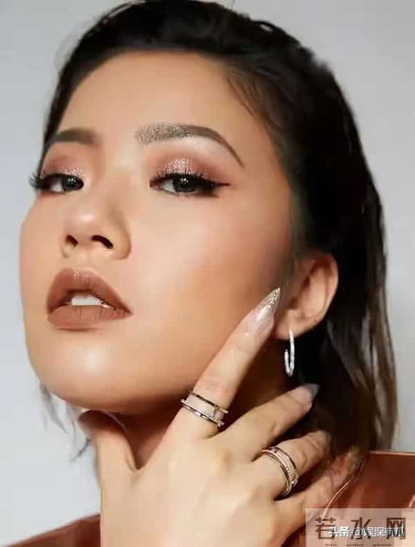 戏里又土又丑，戏外是气质美女，33岁王菊展现出什么叫换装如换人