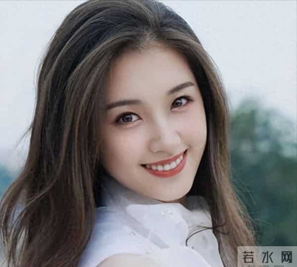 从龙套到年度影后，她凭什么一年狂揽30亿播放？