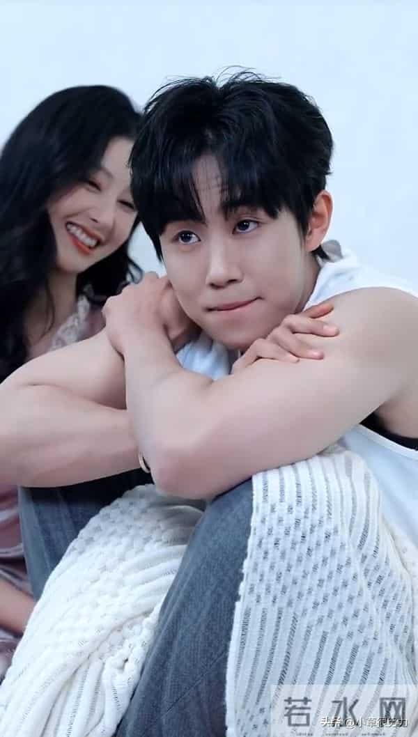 素人短剧也杀疯，收藏达到567万，就韩雨彤曾辉领衔的还有点名气