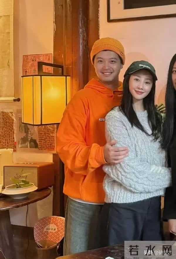 原来他俩已经是夫妻,才刚结婚两个月,她就演《大生意人》再翻红