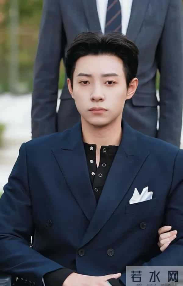 马小宇新剧爆火开播！首日热度8411万，一举登顶红果三大榜单TOP1