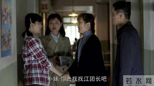 江德福第2次到安家做客却送9朵白菊,几乎没人看出他是故意的!