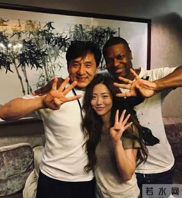 炸穿热搜！71岁成龙官宣《尖峰时刻4》，总统催更，任期内完成。