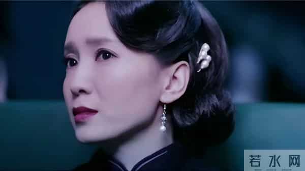 她长得漂亮,演技好,父母却一个瘫痪,一个截肢,丈夫将她宠成宝