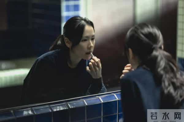 失业中产变笨拙杀手？《无可奈何》笑完只剩一身冷汗