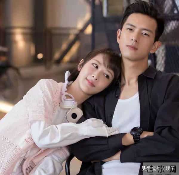 官媒同步送喜！李现杨紫获金莲花奖提名，十五年同窗终登顶峰并肩