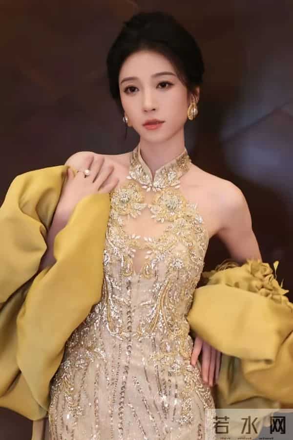 1.2亿播放炸屏！王格格斩获鎏光盛典匠心奖 带飞《一见钟情》登顶